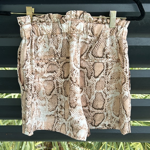 L’Academie SUPER CUTE Jane Shorts - Picture 5 of 8